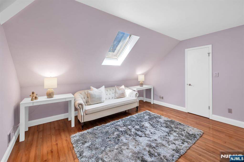 5 Bedroom Single Family Home/House's Image 29