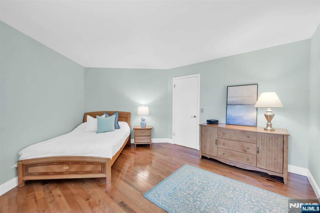 5 Bedroom Single Family Home/House's Image 31