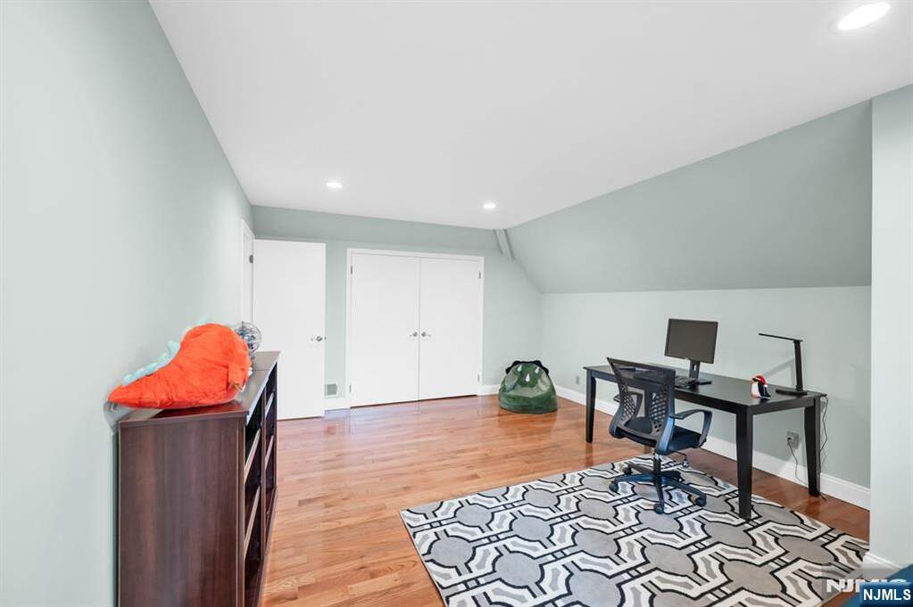 5 Bedroom Single Family Home/House's Image 33
