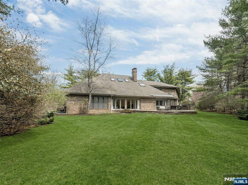 5 Bedroom Single Family Home/House's Image 36