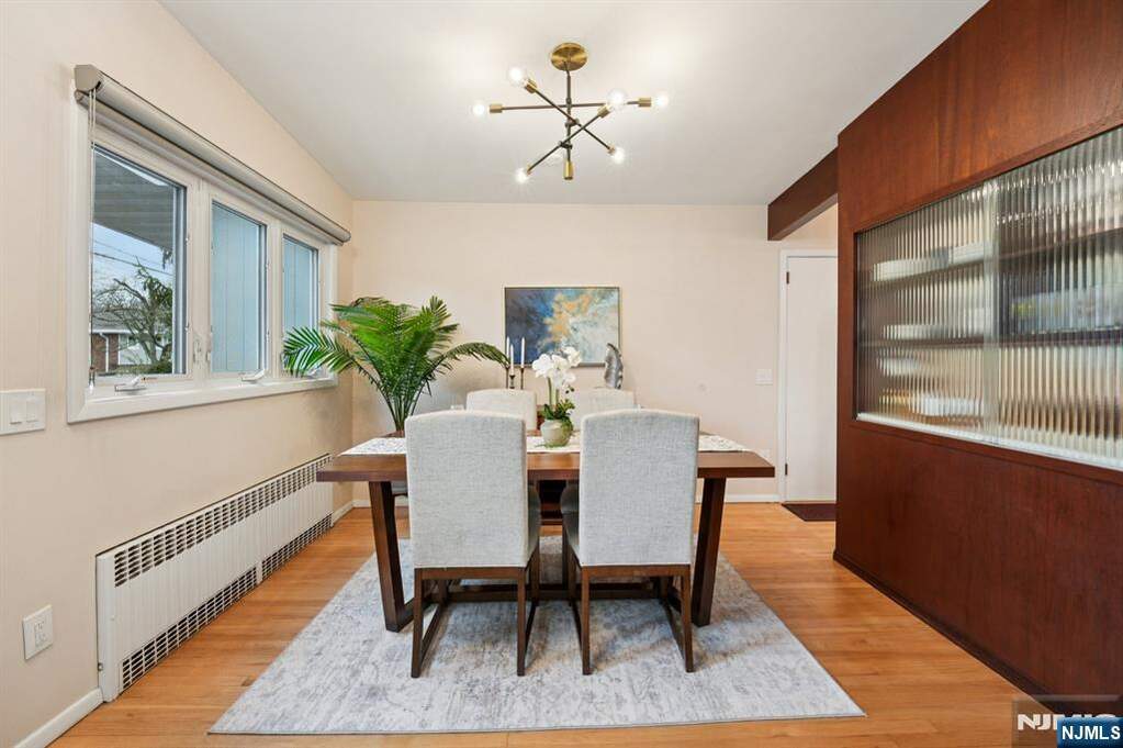 3 Bedroom Single Family Home/House's Image 9