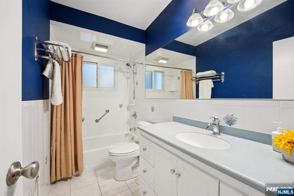 3 Bedroom Single Family Home/House's Image 24
