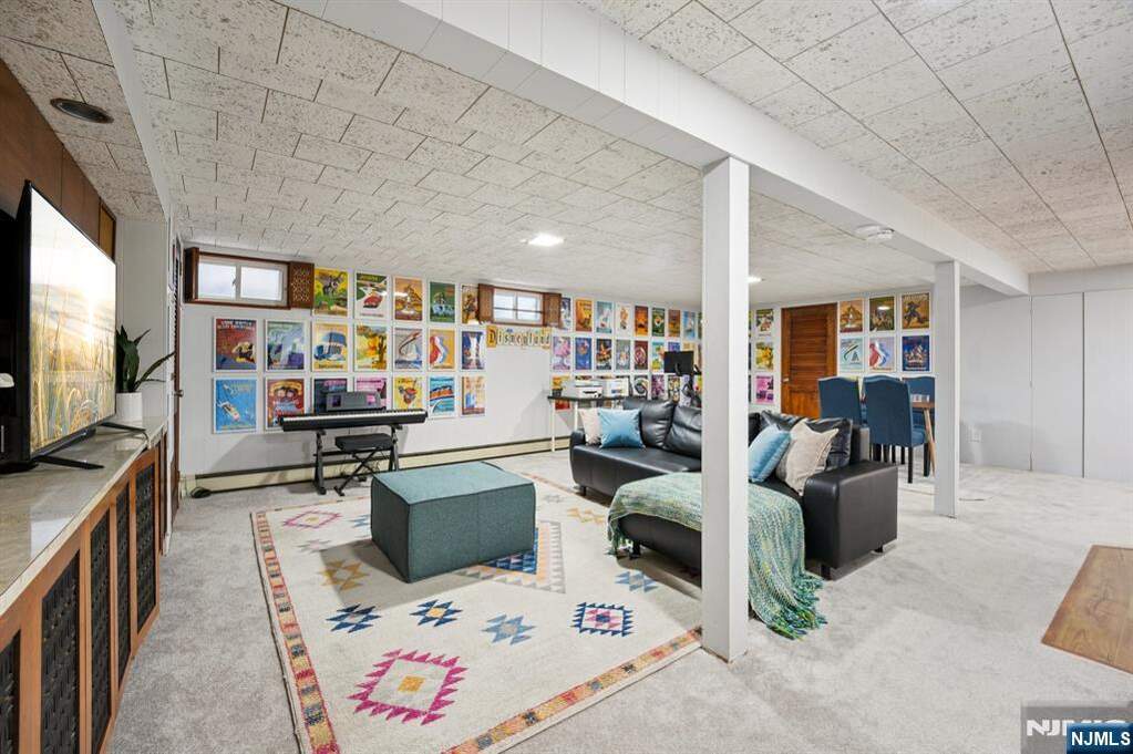 3 Bedroom Single Family Home/House's Image 33
