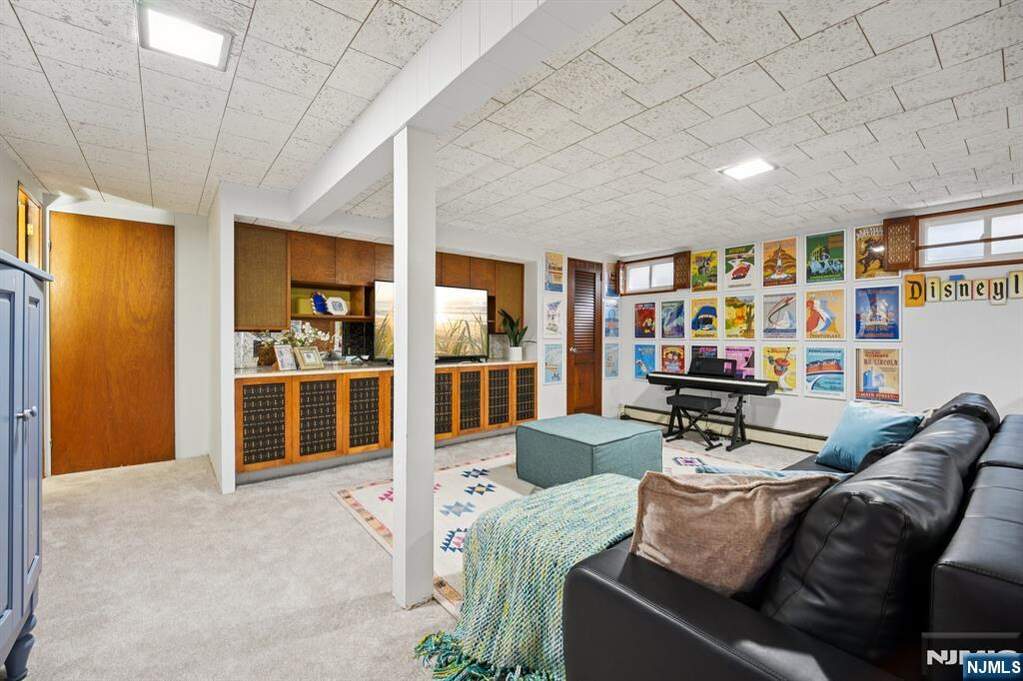 3 Bedroom Single Family Home/House's Image 34