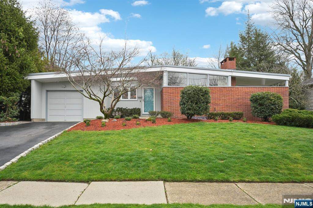 3 Bedroom Single Family Home/House's Image 42