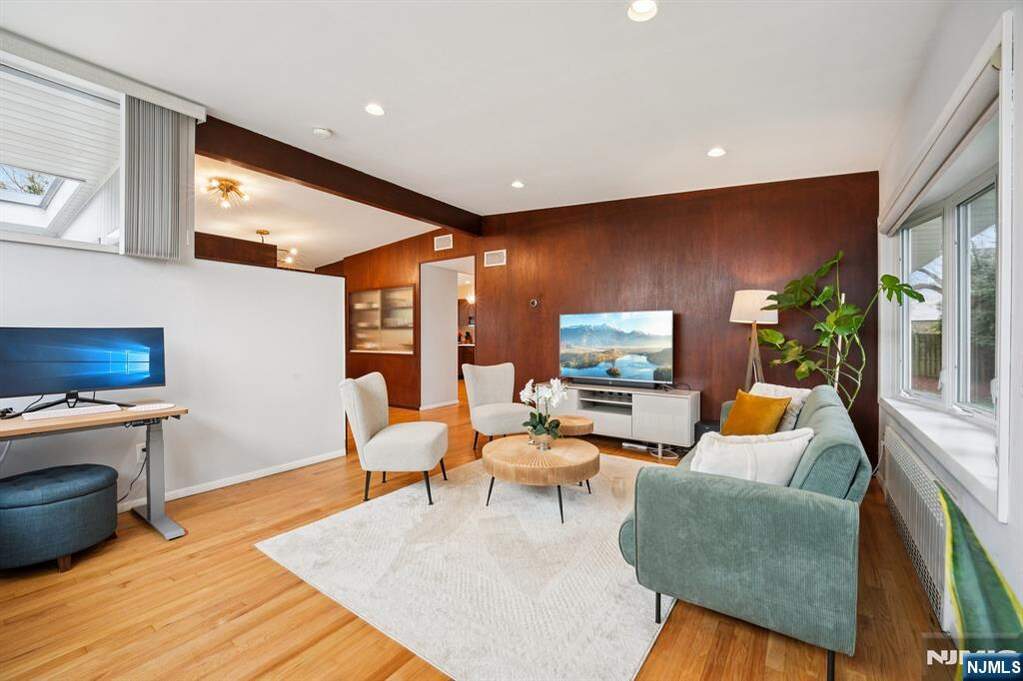 3 Bedroom Single Family Home/House's Image 3