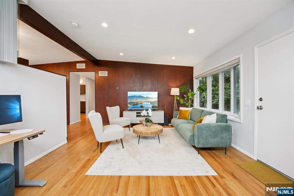 3 Bedroom Single Family Home/House's Image 4