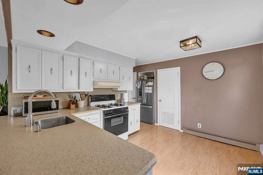 3 Bedroom Single Family Home/House's Image 7