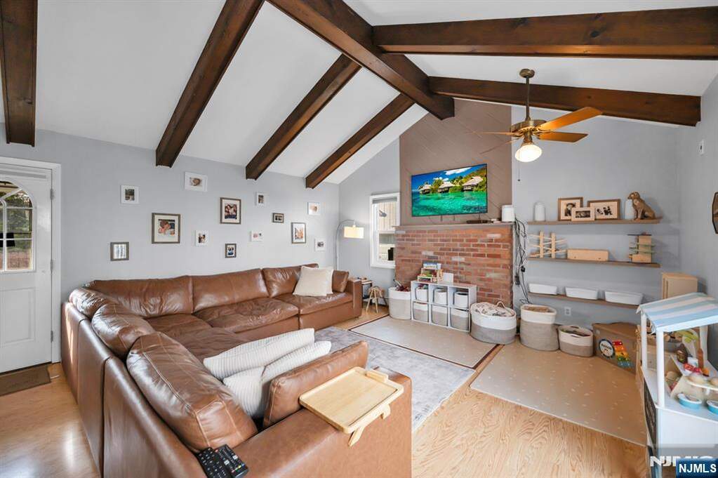 3 Bedroom Single Family Home/House's Image 8