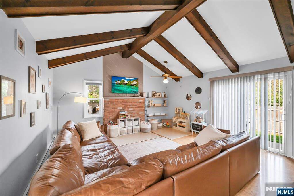 3 Bedroom Single Family Home/House's Image 9