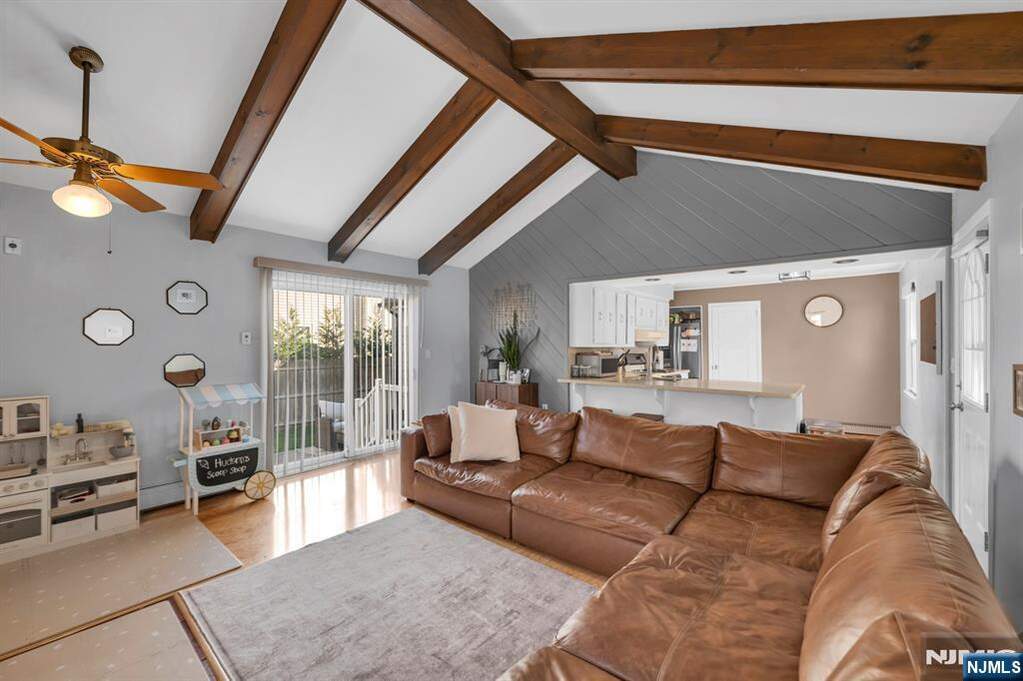 3 Bedroom Single Family Home/House's Image 11