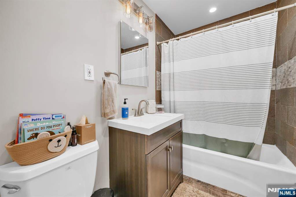 3 Bedroom Single Family Home/House's Image 12