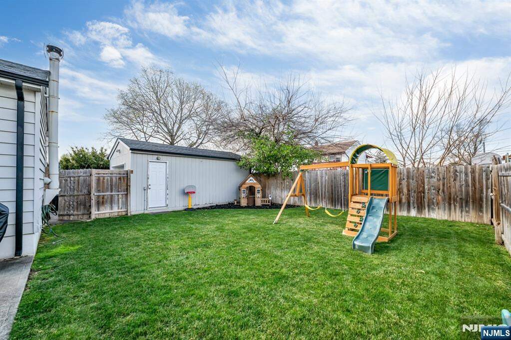 3 Bedroom Single Family Home/House's Image 23