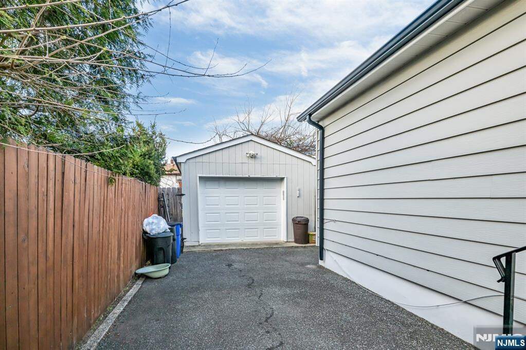 3 Bedroom Single Family Home/House's Image 25