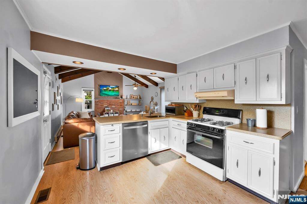 3 Bedroom Single Family Home/House's Image 5