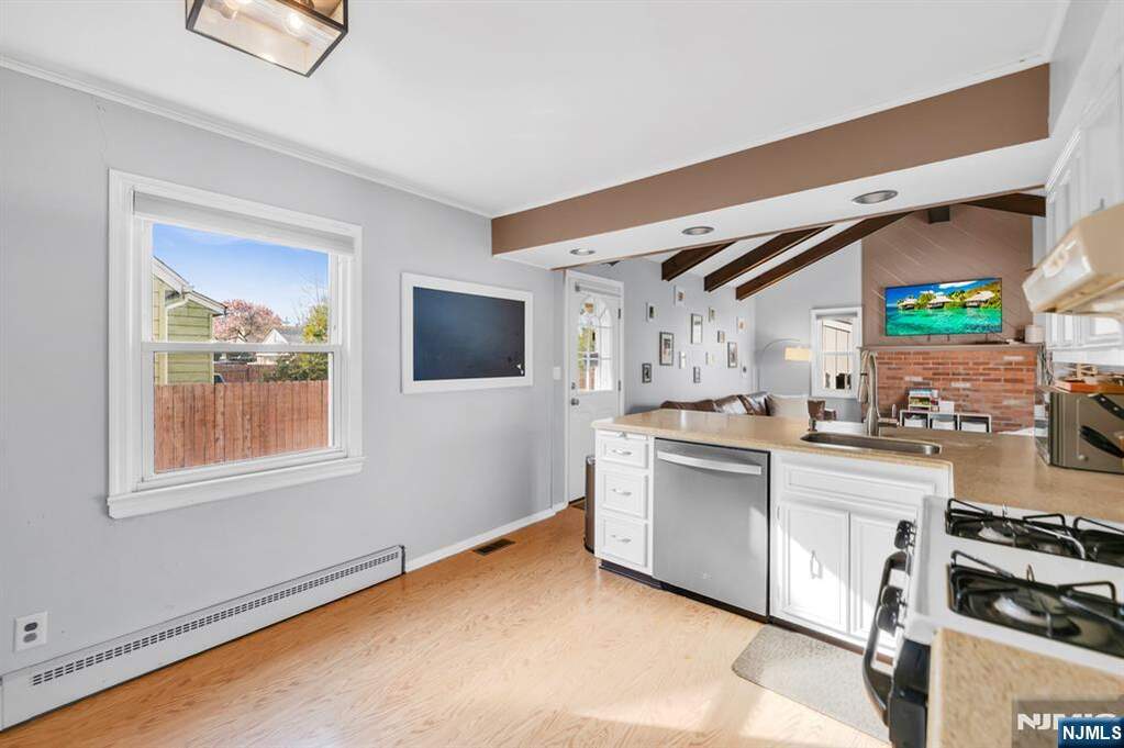 3 Bedroom Single Family Home/House's Image 6