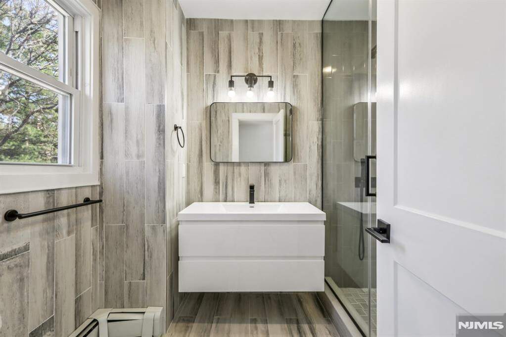 5 Bedroom Single Family Home/House's Image 21
