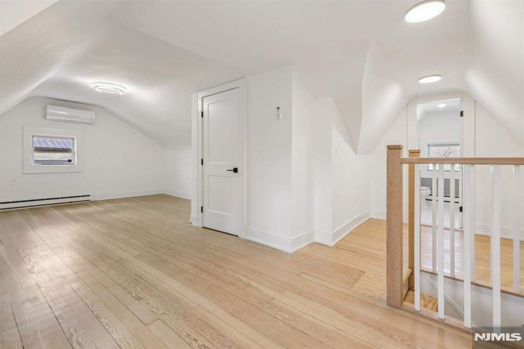 5 Bedroom Single Family Home/House's Image 28