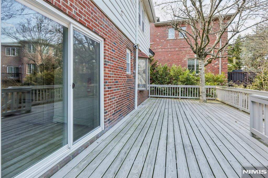 5 Bedroom Single Family Home/House's Image 37