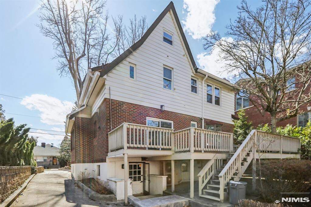 5 Bedroom Single Family Home/House's Image 38