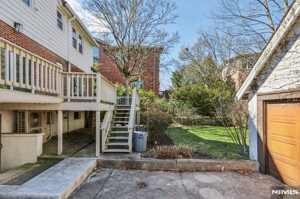 5 Bedroom Single Family Home/House's Image 40