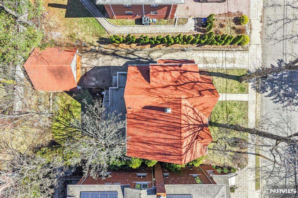 5 Bedroom Single Family Home/House's Image 42