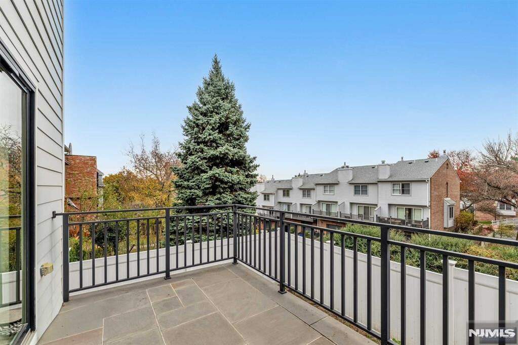 4 Bedroom Villa/Townhouse's Image 20