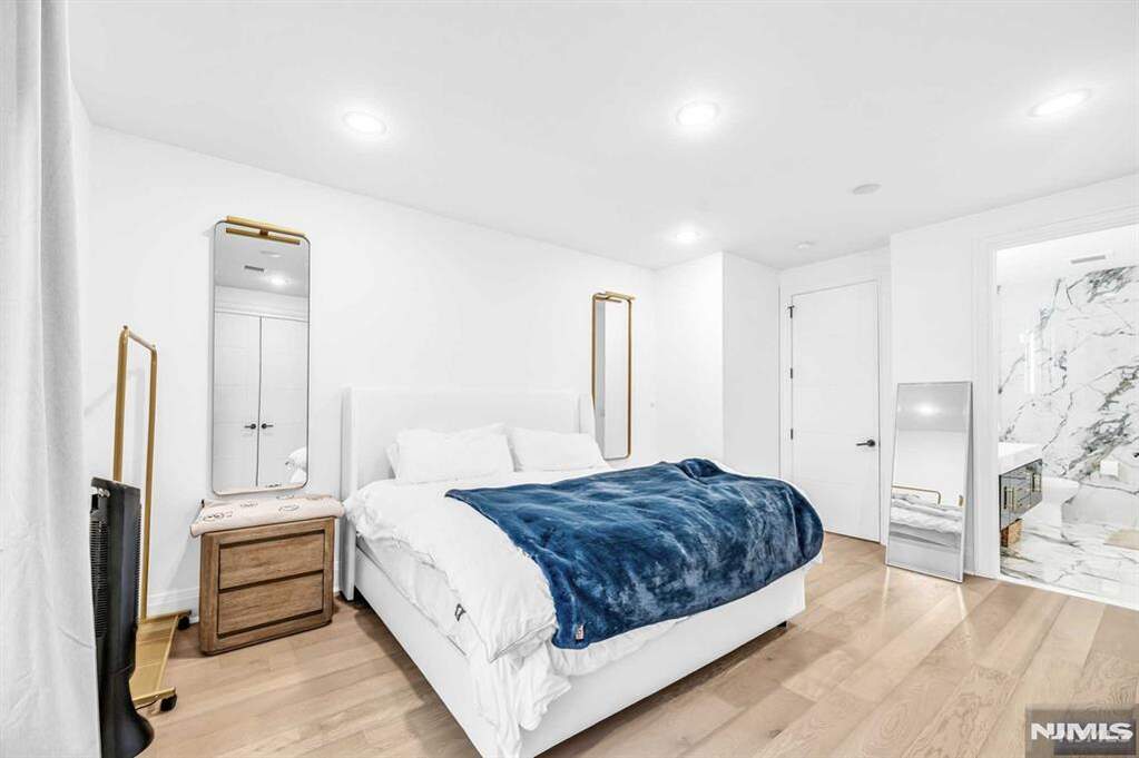 4 Bedroom Villa/Townhouse's Image 23