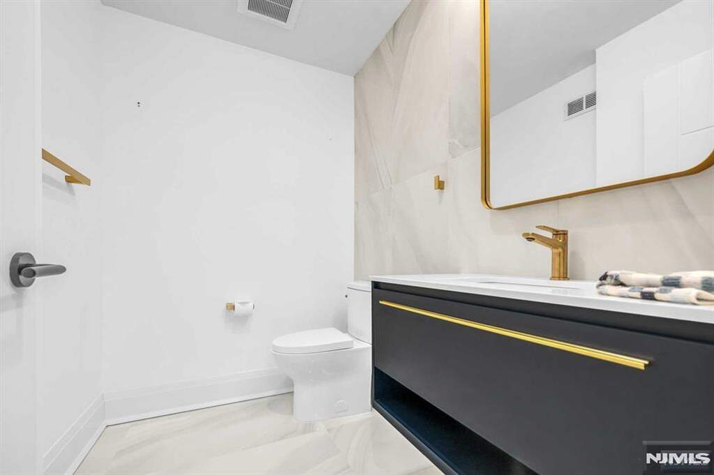 4 Bedroom Villa/Townhouse's Image 31