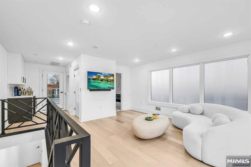 4 Bedroom Villa/Townhouse's Image 32