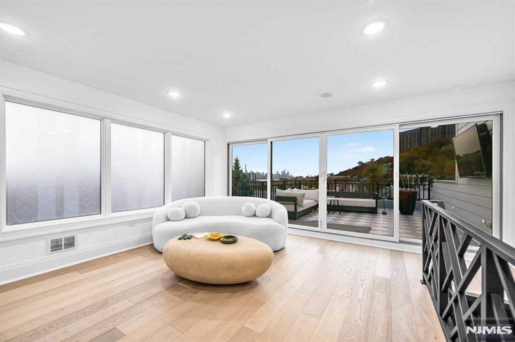 4 Bedroom Villa/Townhouse's Image 33
