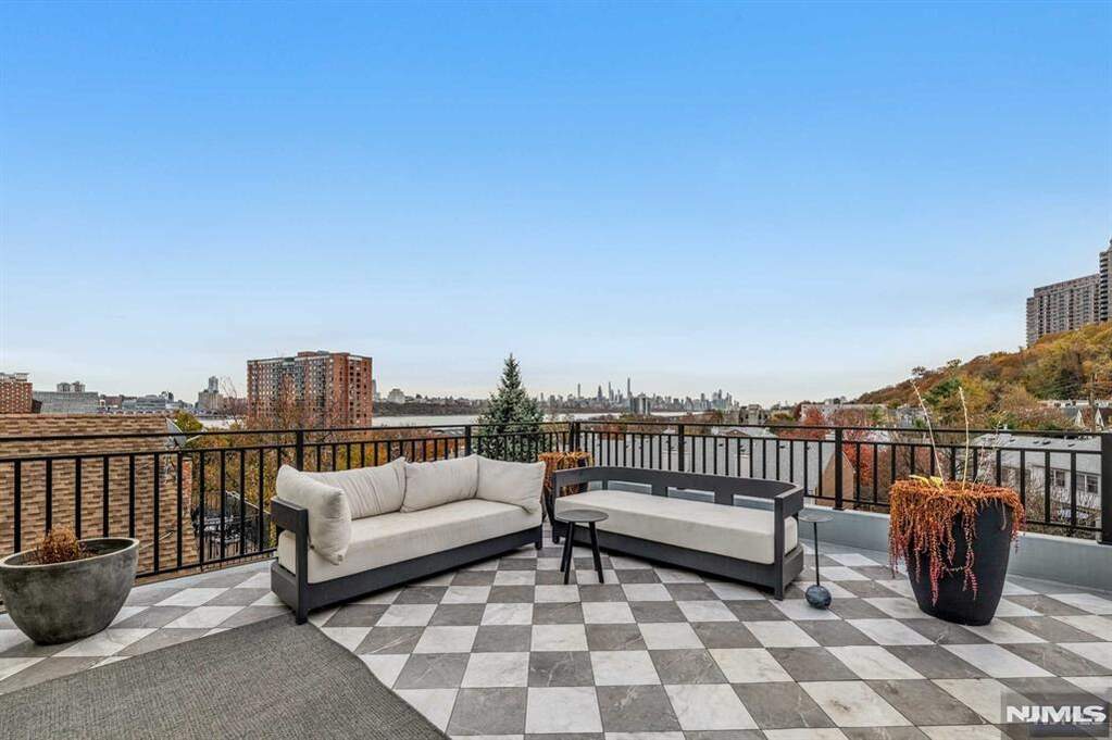 4 Bedroom Villa/Townhouse's Image 39