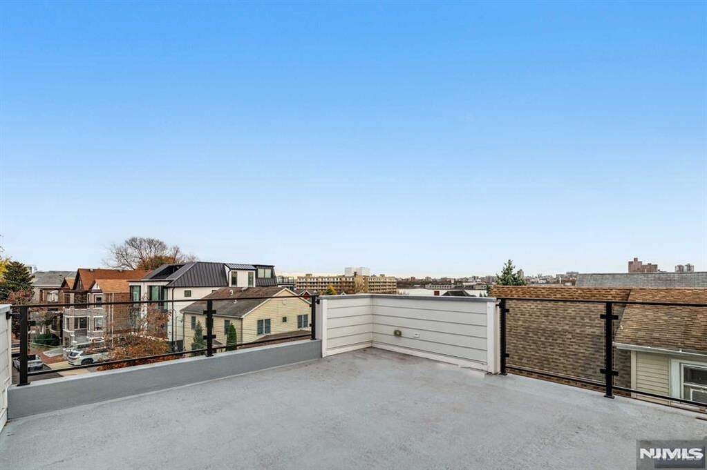 4 Bedroom Villa/Townhouse's Image 40