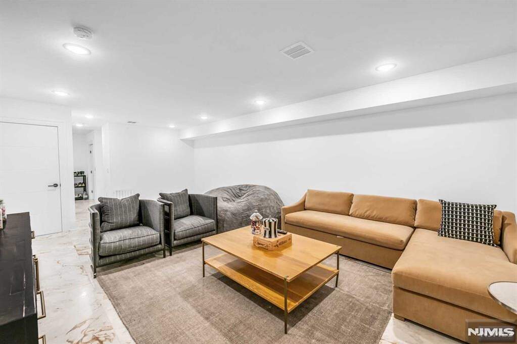 4 Bedroom Villa/Townhouse's Image 42