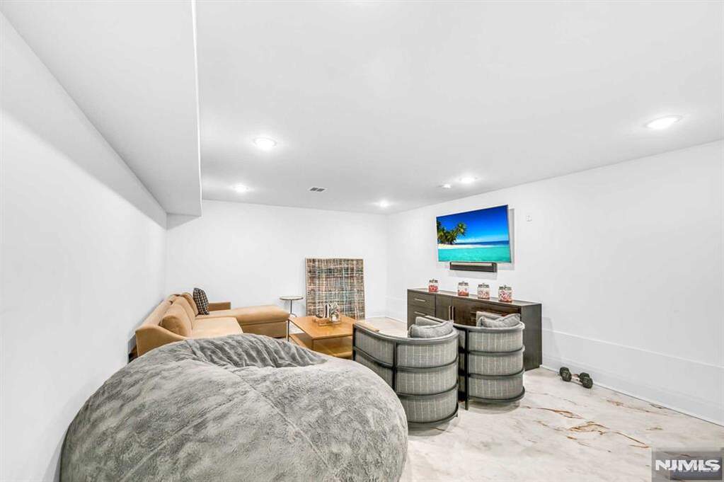 4 Bedroom Villa/Townhouse's Image 44