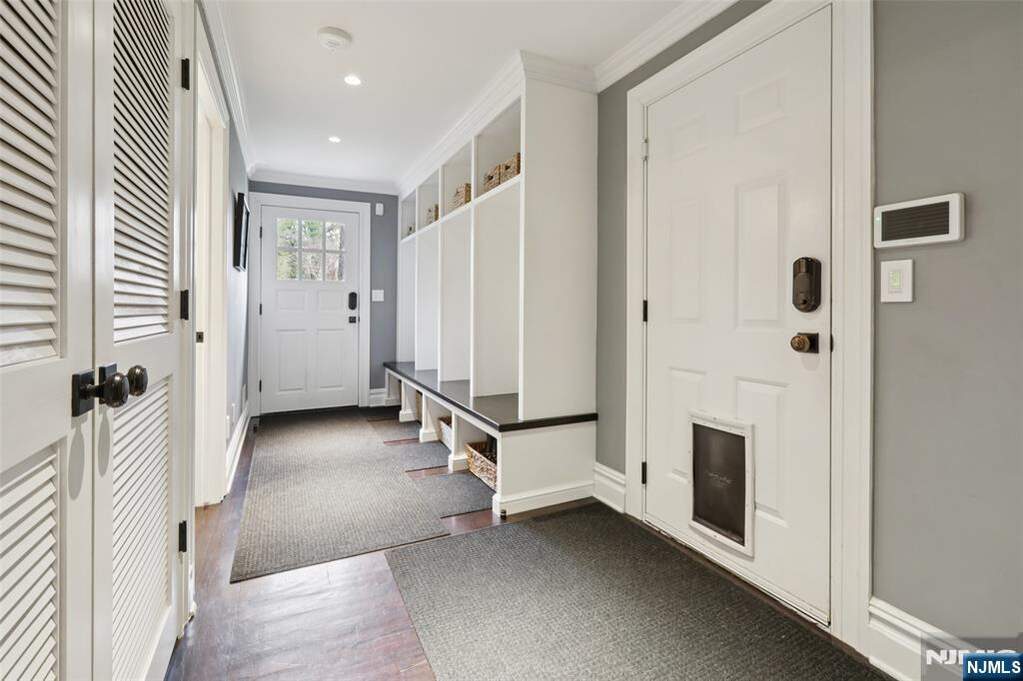 6 Bedroom Single Family Home/House's Image 18