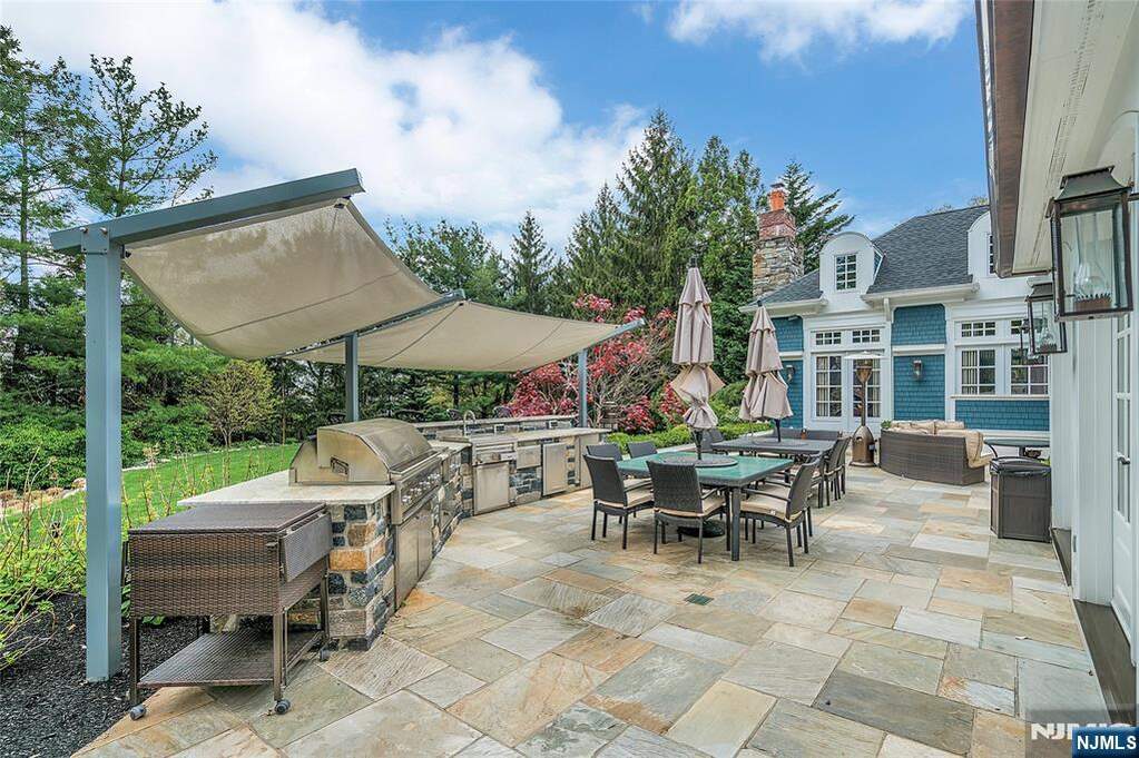6 Bedroom Single Family Home/House's Image 41