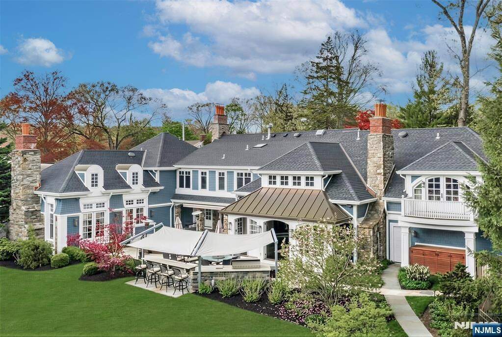 6 Bedroom Single Family Home/House's Image 42