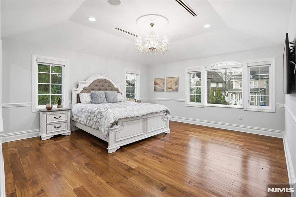 5 Bedroom Single Family Home/House's Image 22