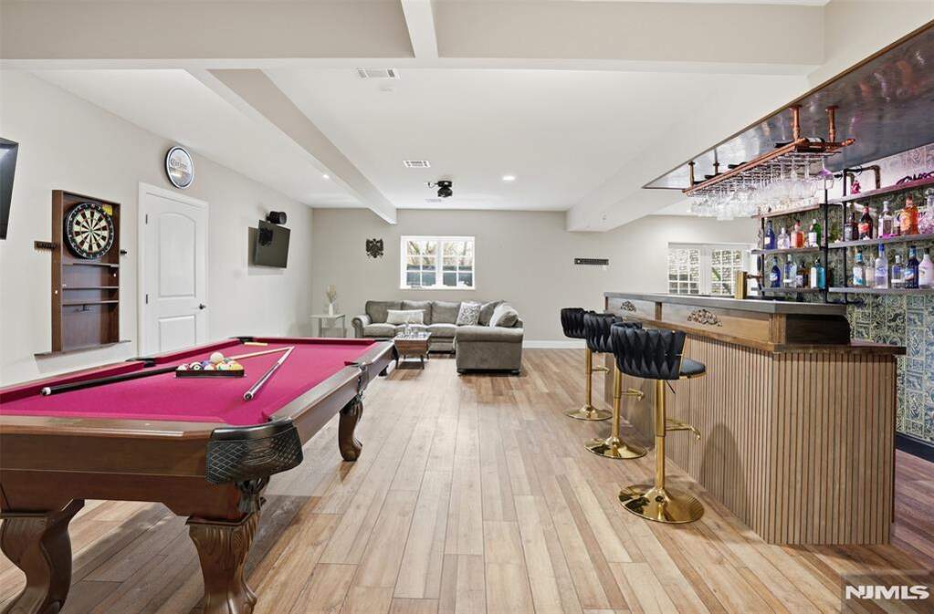 5 Bedroom Single Family Home/House's Image 29