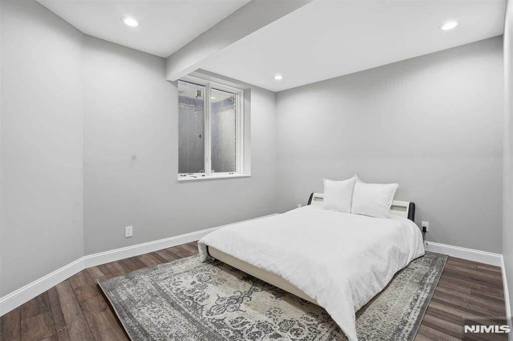 5 Bedroom Single Family Home/House's Image 31