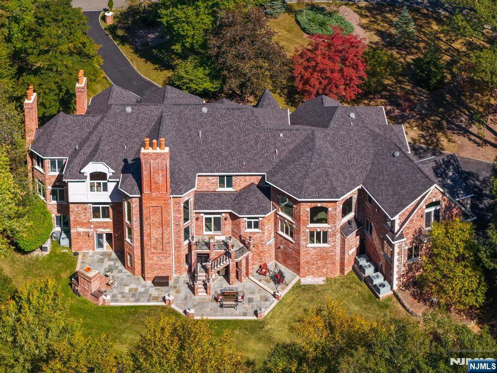 6 Bedroom Single Family Home/House's Image 47