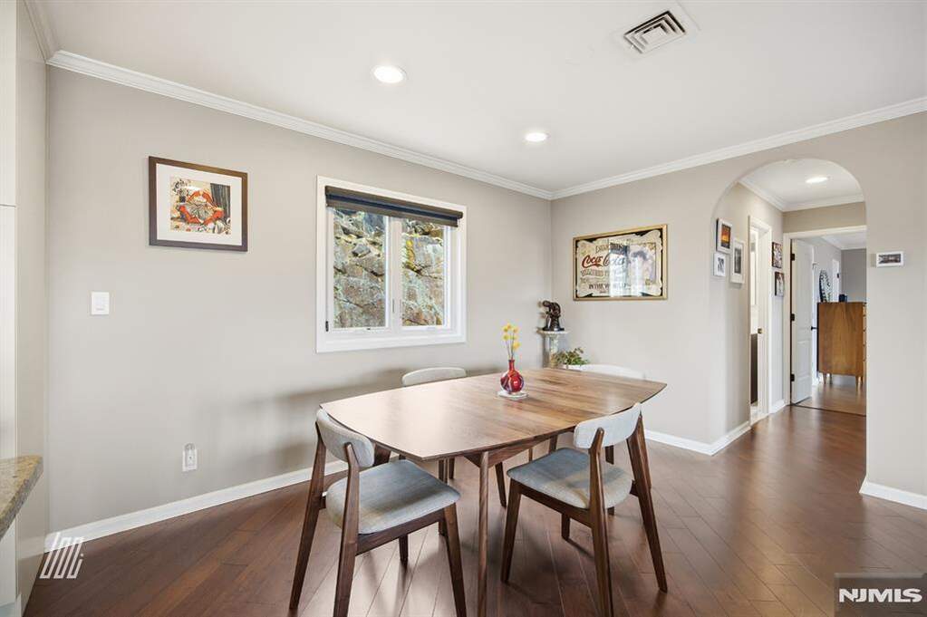 2 Bedroom Apartment/Flat's Image 9