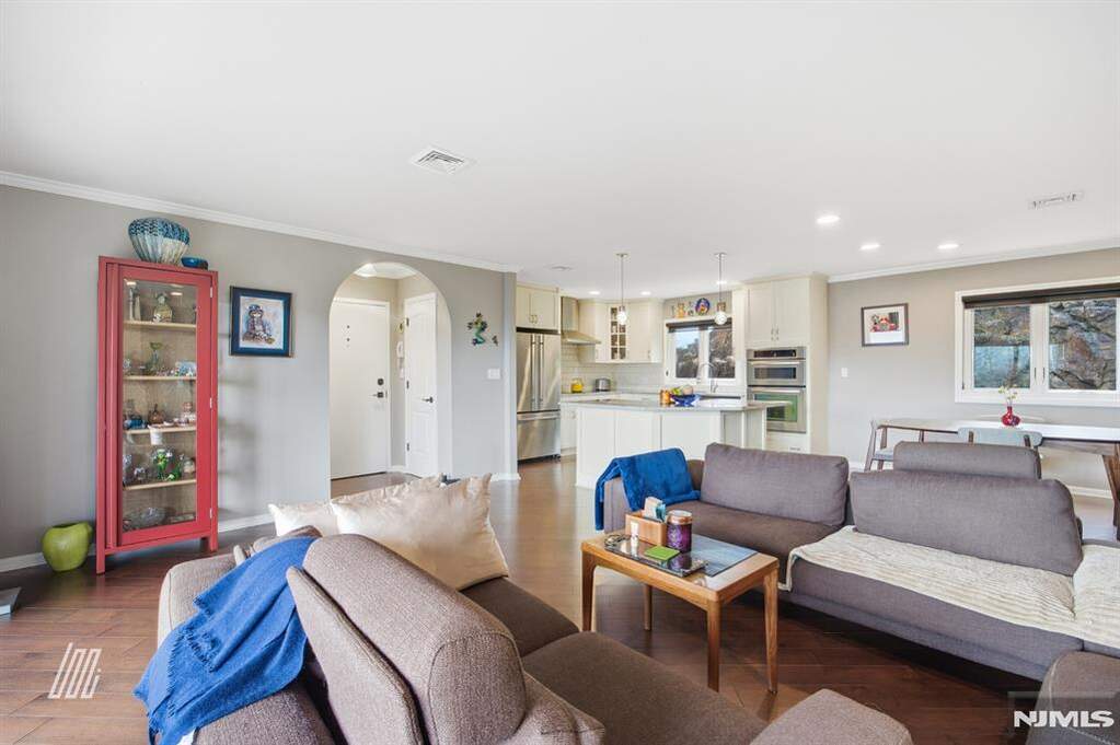 2 Bedroom Apartment/Flat's Image 3