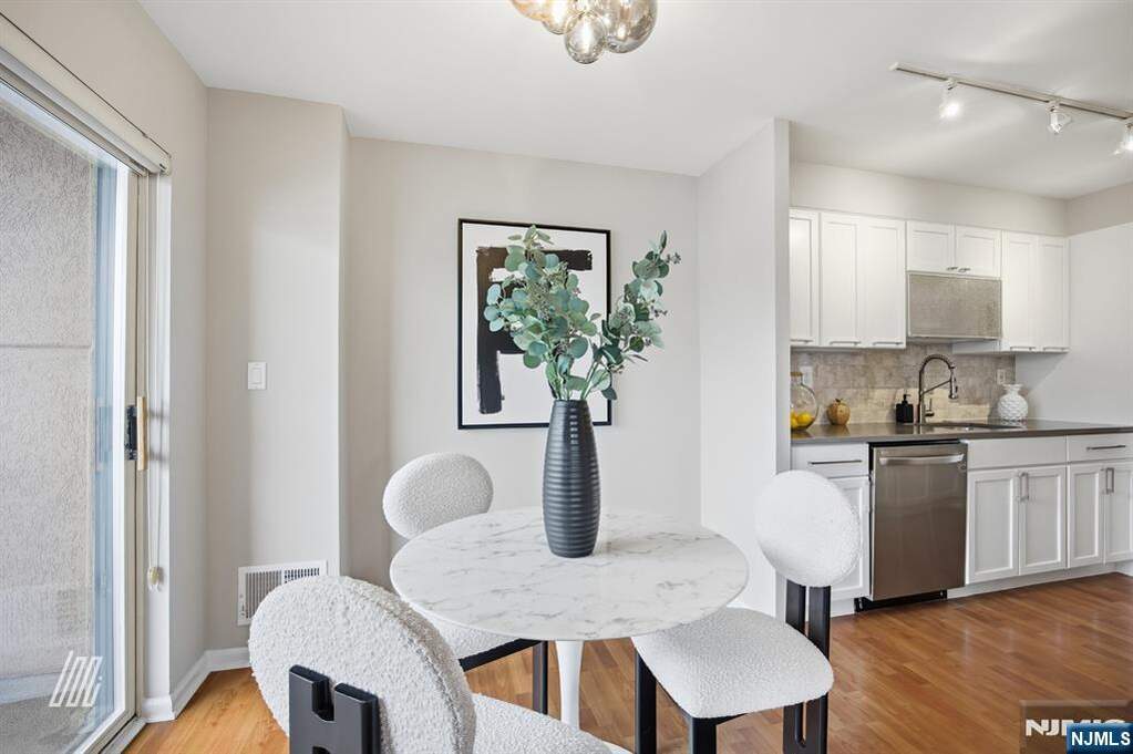 2 Bedroom Apartment/Flat's Image 7