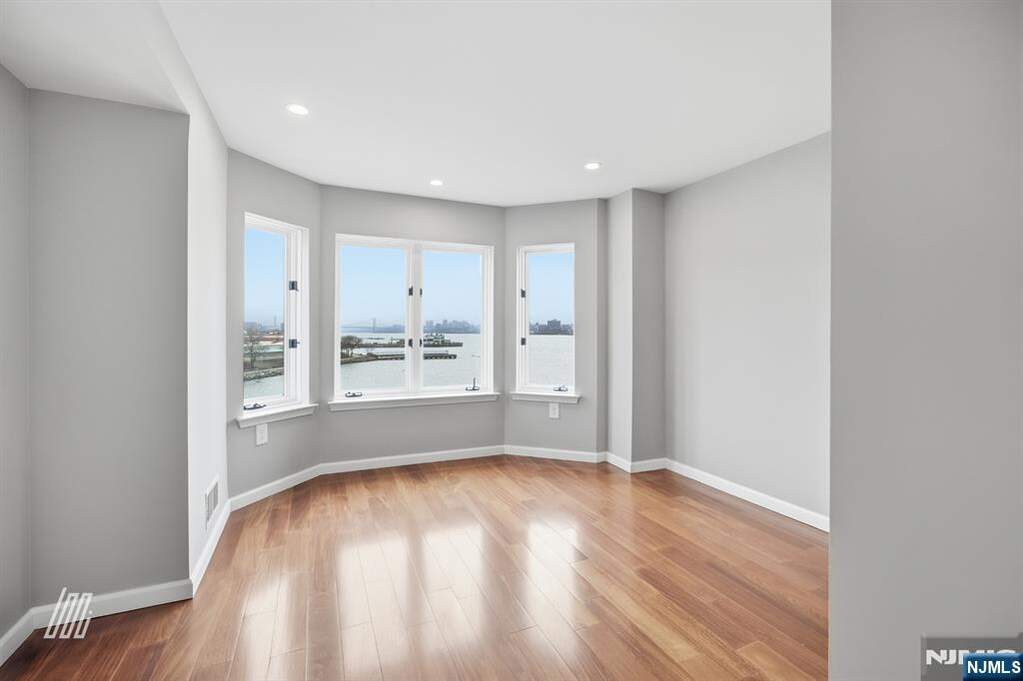 2 Bedroom Apartment/Flat's Image 25