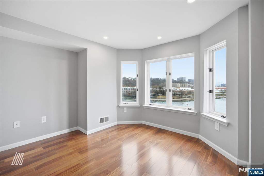 2 Bedroom Apartment/Flat's Image 26
