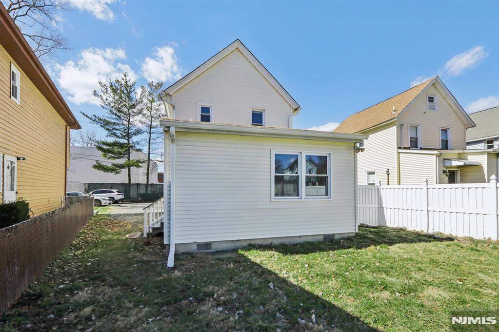3 Bedroom Single Family Home/House's Image 32
