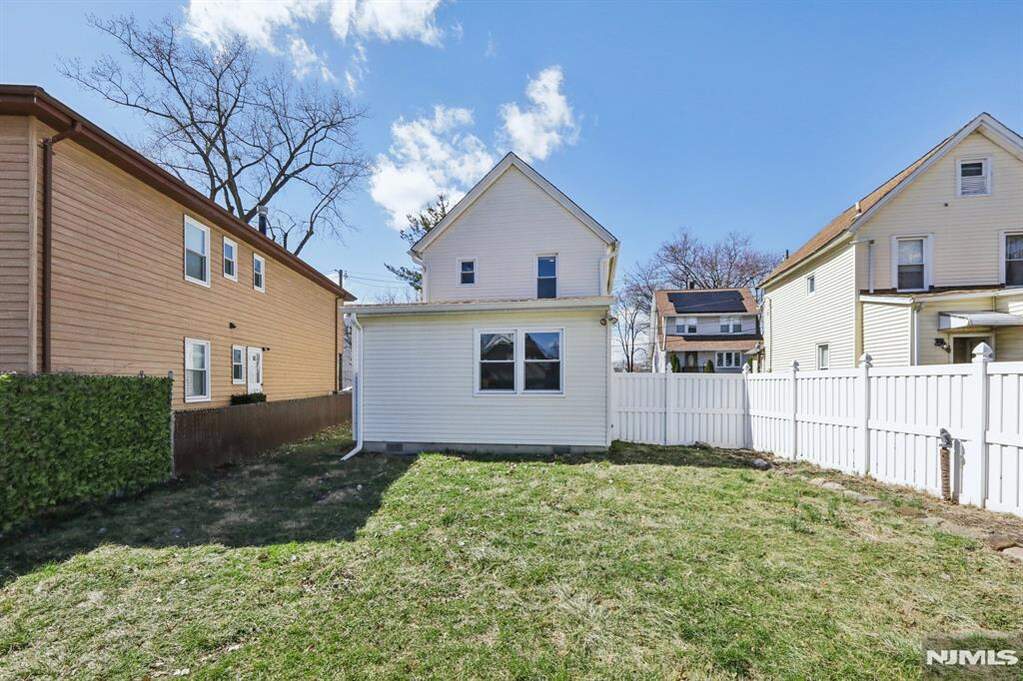 3 Bedroom Single Family Home/House's Image 33