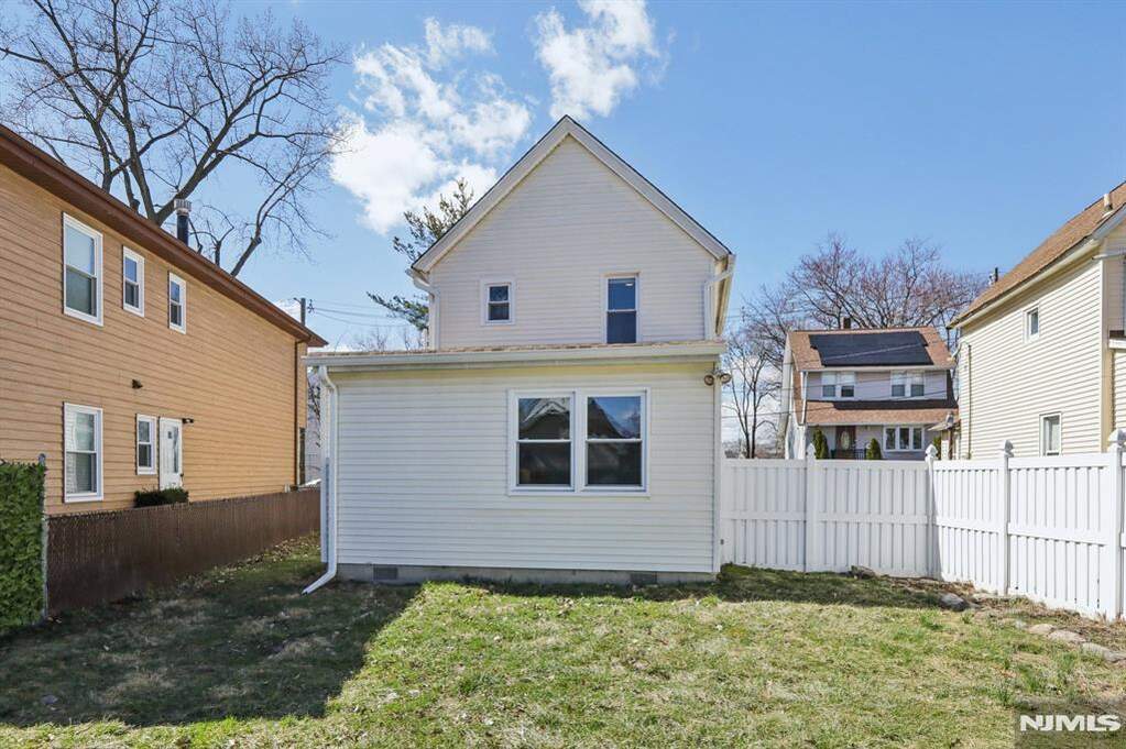 3 Bedroom Single Family Home/House's Image 34